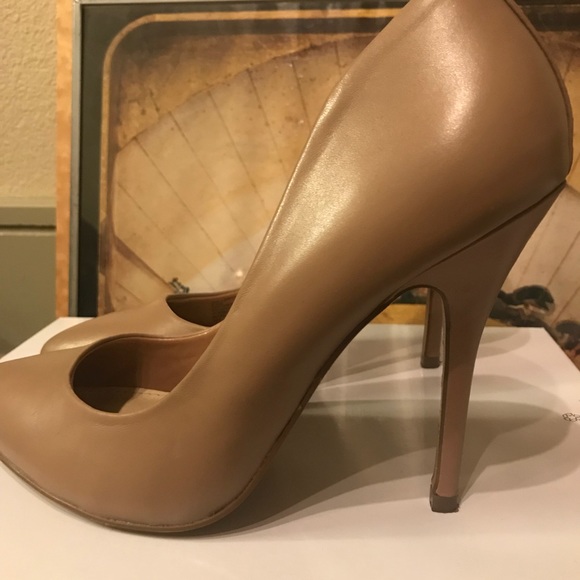 Steve Madden tan heels - Picture 2 of 4